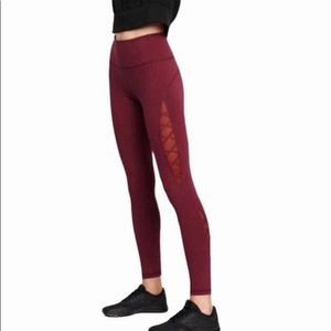 *LIKE NEW* VS Knockout Active Legging DARK RED XS